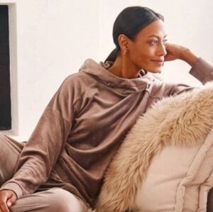 Evereve Coco Velour Hoodie